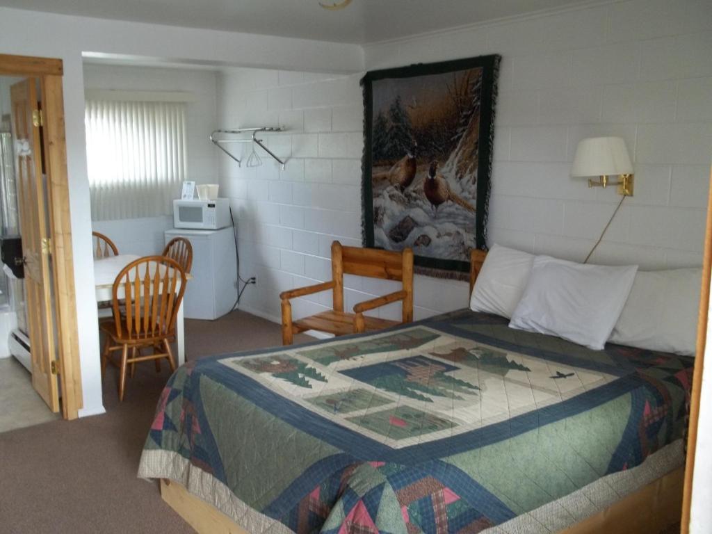 Budget Host Elk Antler Inn Термополис Стая снимка