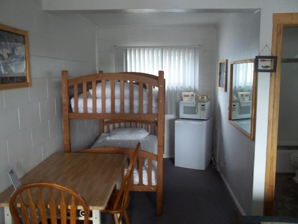 Budget Host Elk Antler Inn Термополис Стая снимка