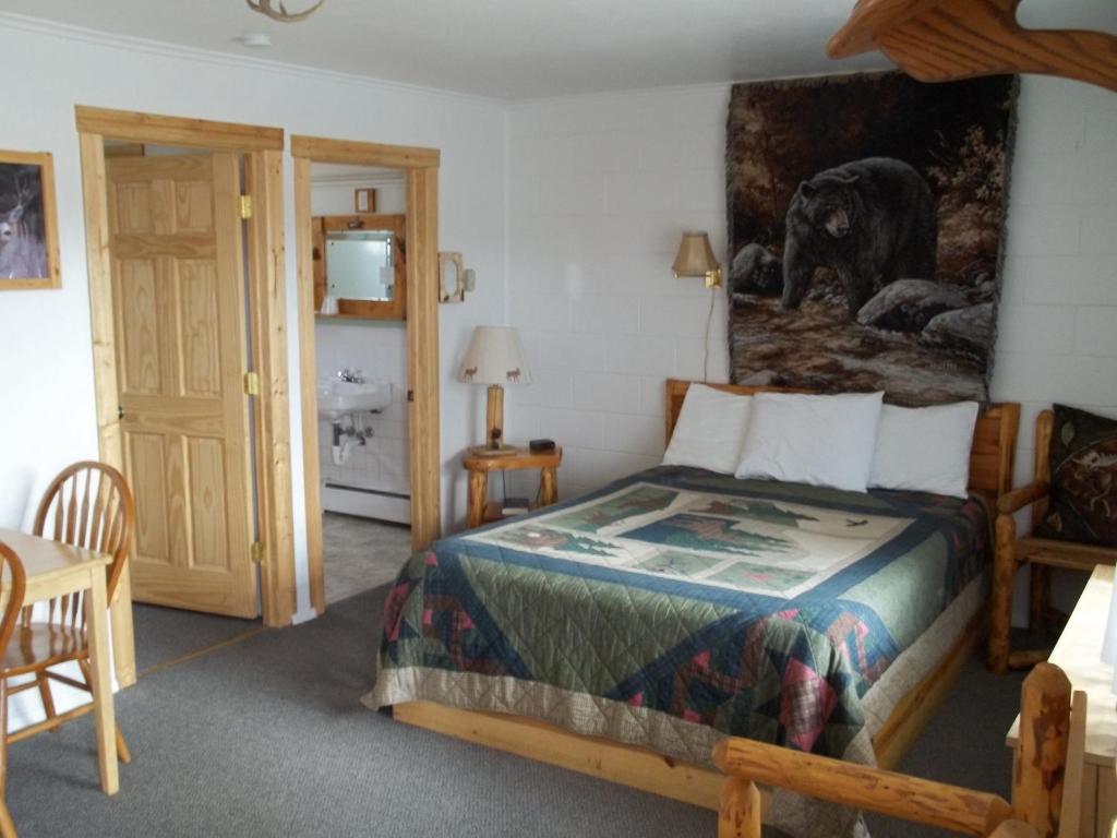 Budget Host Elk Antler Inn Термополис Стая снимка
