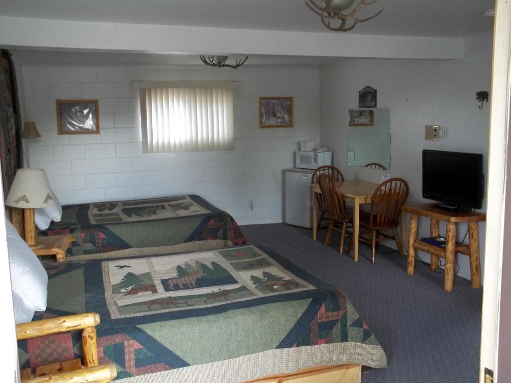 Budget Host Elk Antler Inn Термополис Стая снимка