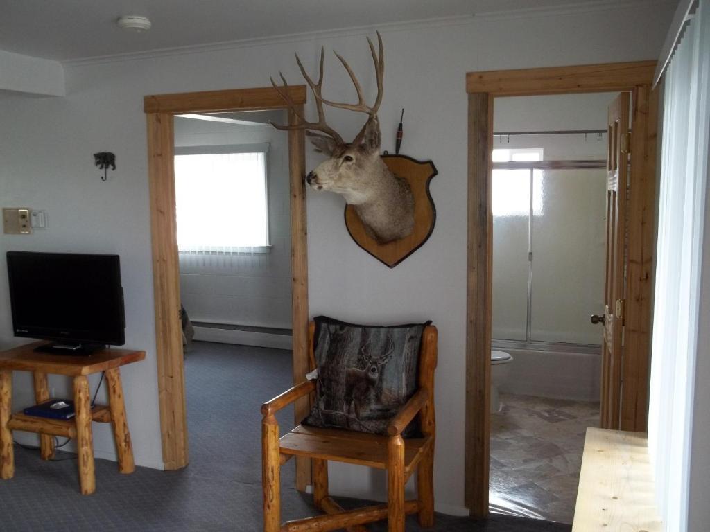 Budget Host Elk Antler Inn Термополис Стая снимка