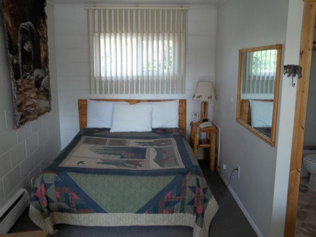 Budget Host Elk Antler Inn Термополис Стая снимка
