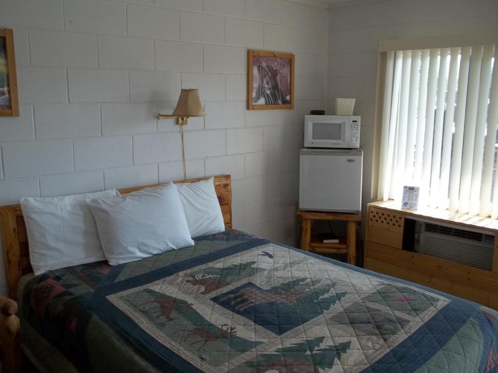 Budget Host Elk Antler Inn Термополис Стая снимка
