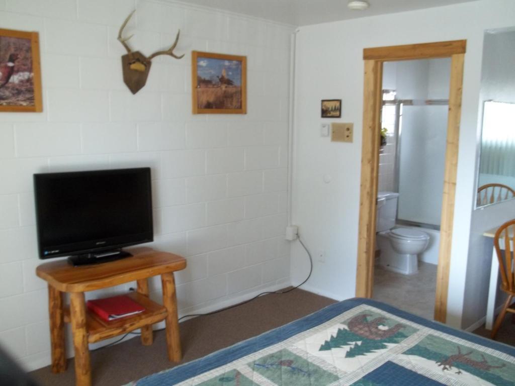 Budget Host Elk Antler Inn Термополис Стая снимка