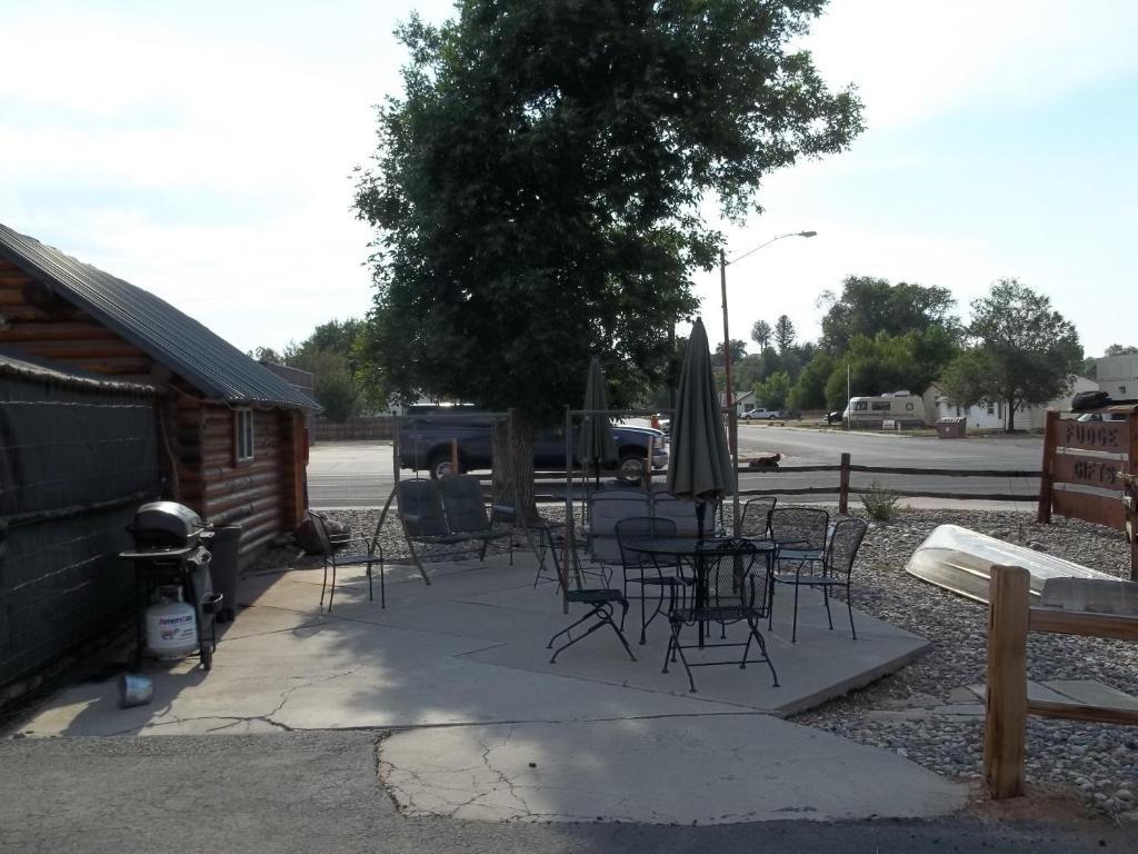 Budget Host Elk Antler Inn Термополис Екстериор снимка